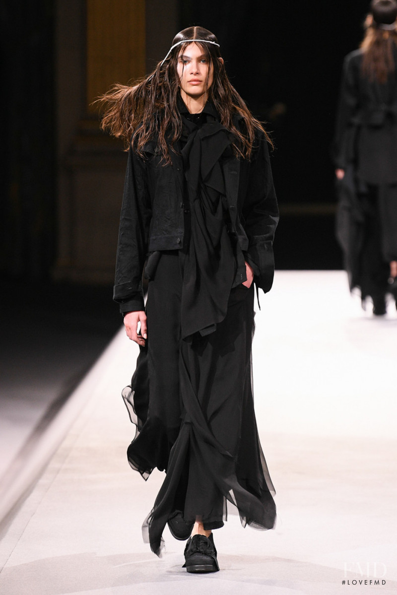 Yohji Yamamoto fashion show for Autumn/Winter 2022