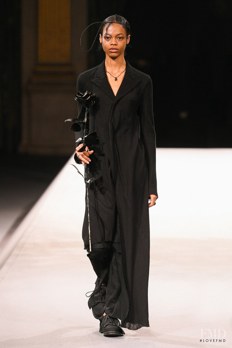 Yohji Yamamoto fashion show for Autumn/Winter 2022