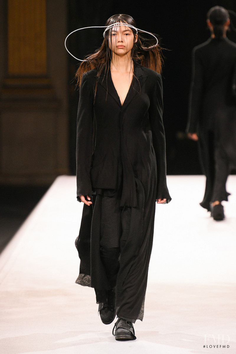 Yohji Yamamoto fashion show for Autumn/Winter 2022