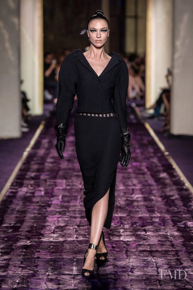 Mariacarla Boscono featured in  the Atelier Versace fashion show for Autumn/Winter 2014