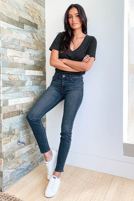 Kelsey Merritt featured in  the Lulus catalogue for Autumn/Winter 2020