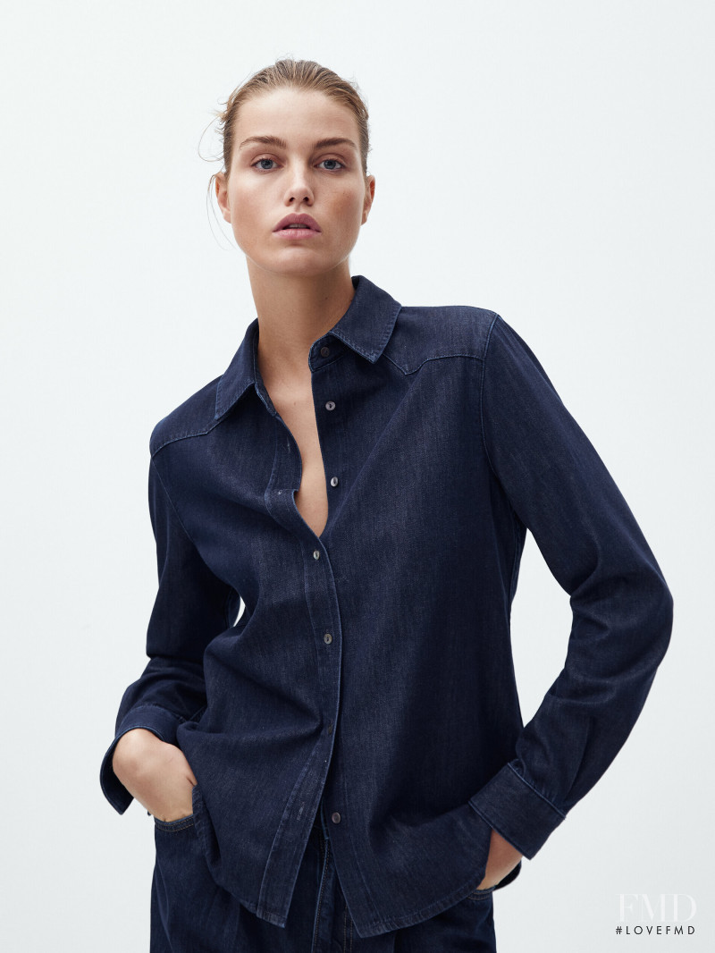 Luna Bijl featured in  the Massimo Dutti catalogue for Winter 2021