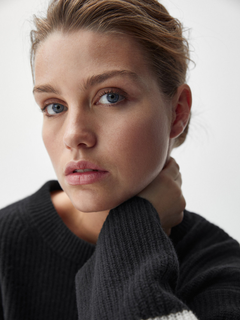 Luna Bijl featured in  the Massimo Dutti catalogue for Winter 2021