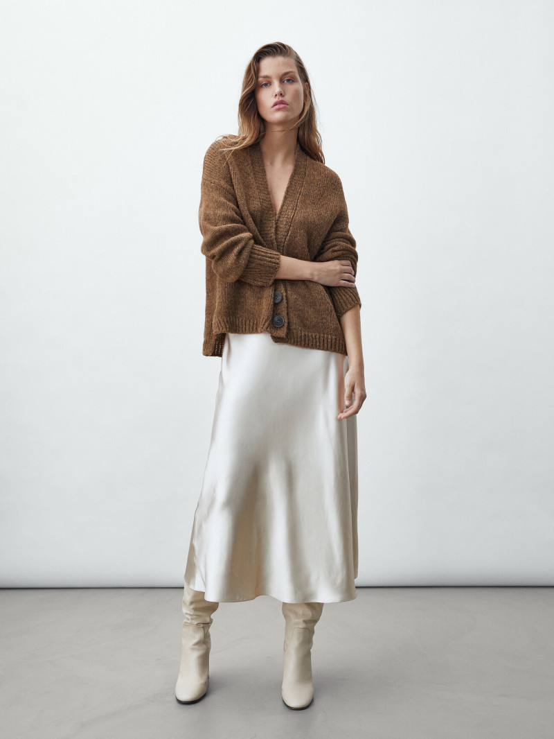 Luna Bijl featured in  the Massimo Dutti catalogue for Winter 2021