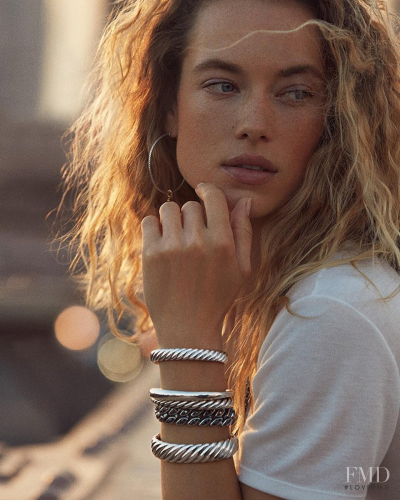 Hannah Ferguson featured in  the David Yurman advertisement for Spring/Summer 2022