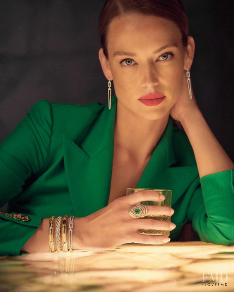 Hannah Ferguson featured in  the David Yurman advertisement for Spring/Summer 2022