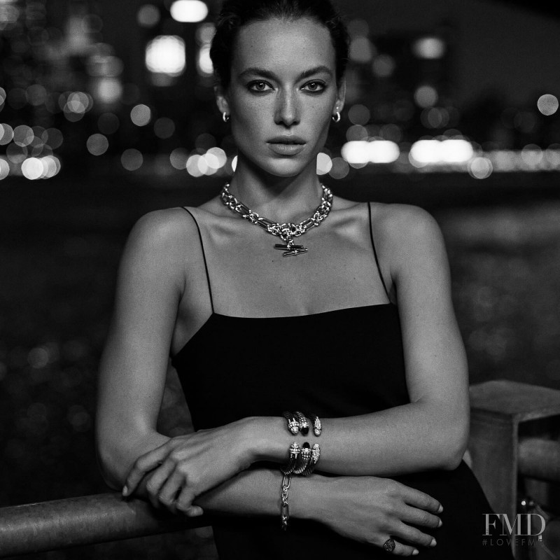 Hannah Ferguson featured in  the David Yurman advertisement for Spring/Summer 2022