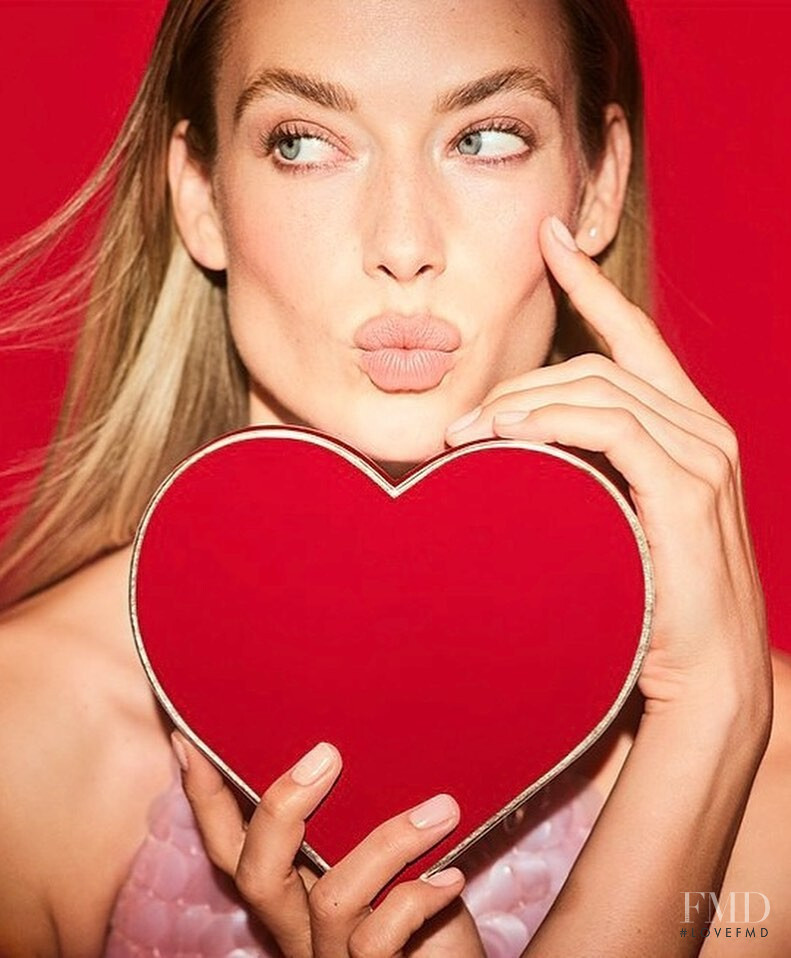 Hannah Ferguson featured in  the Victoria\'s Secret Beauty advertisement for Spring/Summer 2022