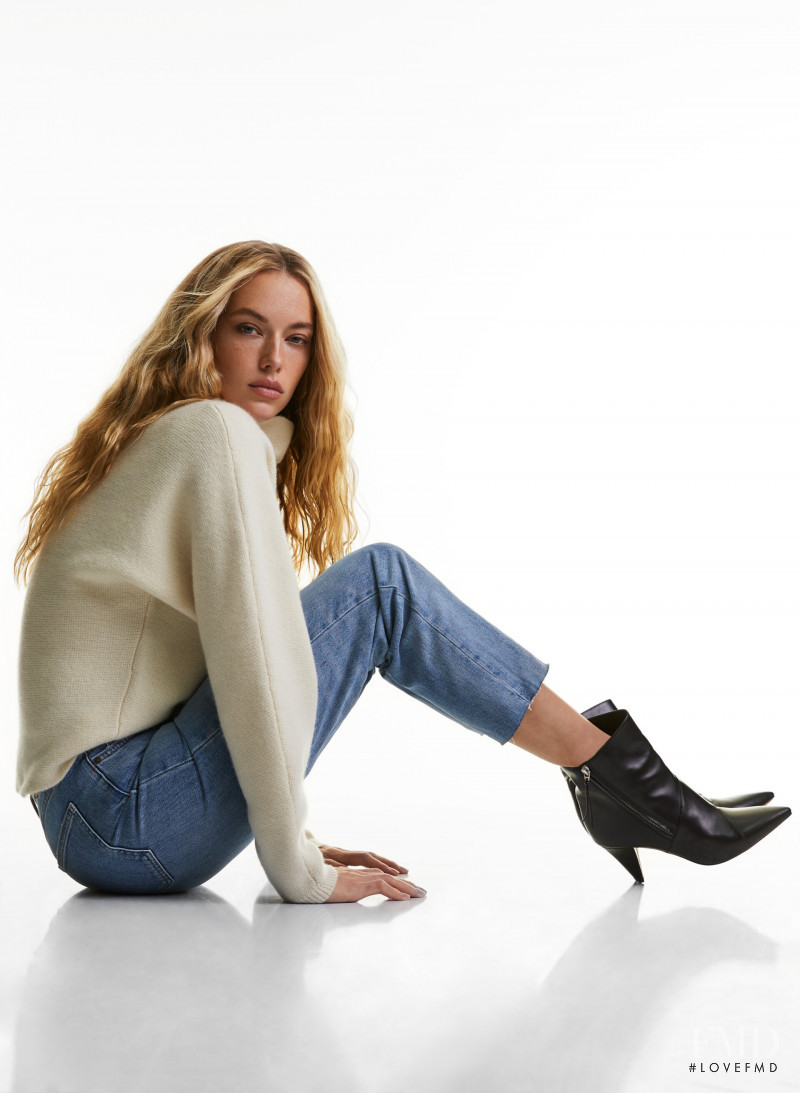 Hannah Ferguson featured in  the Aritzia lookbook for Winter 2019