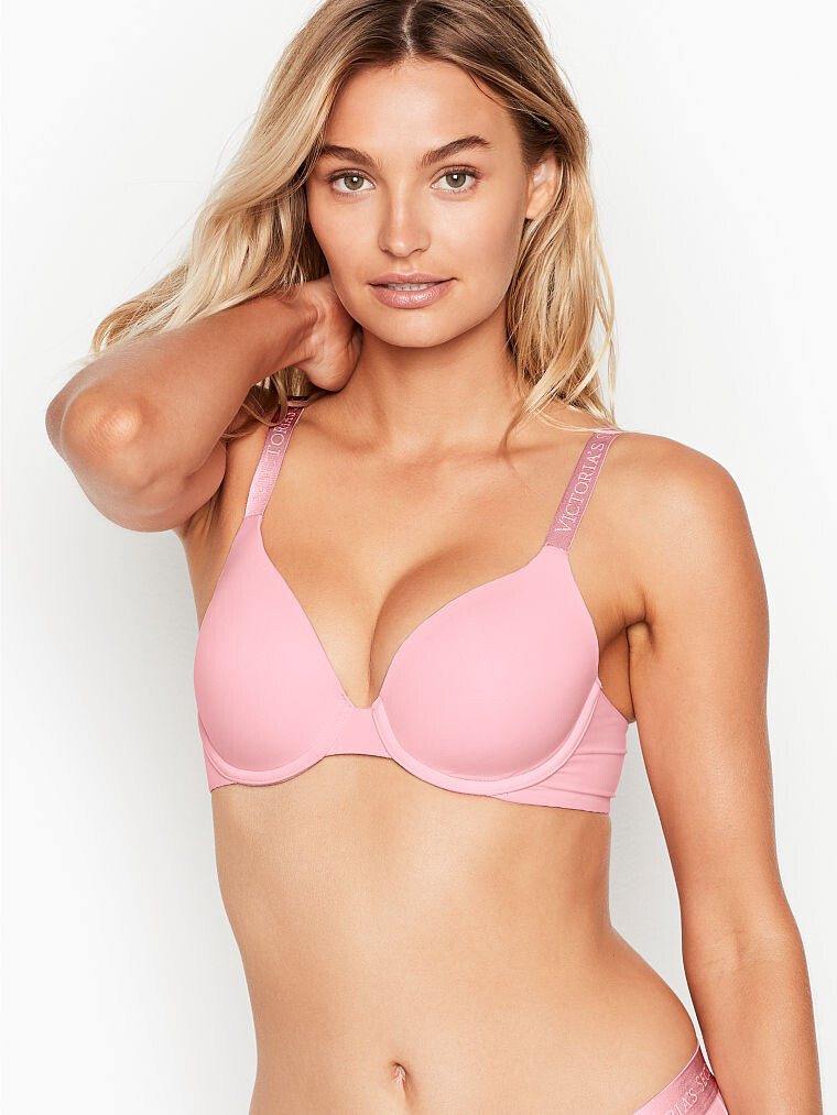 Roosmarijn de Kok featured in  the Victoria\'s Secret catalogue for Autumn/Winter 2019