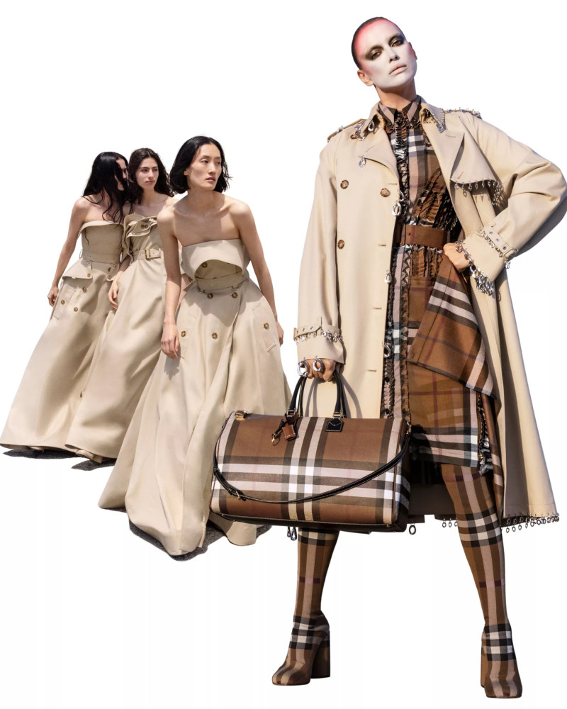 Irina Shayk featured in  the Burberry advertisement for Autumn/Winter 2022