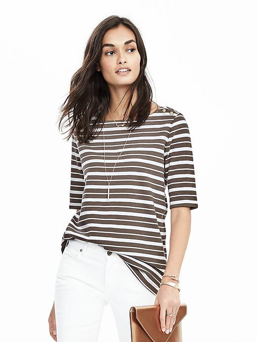 Gizele Oliveira featured in  the Banana Republic catalogue for Summer 2016