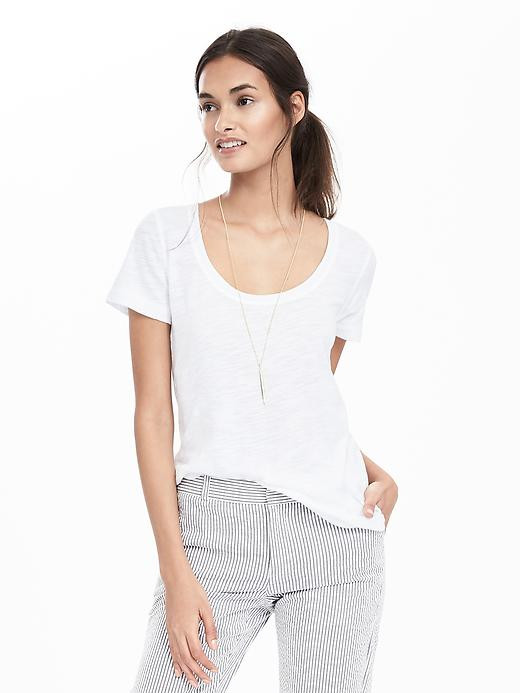 Gizele Oliveira featured in  the Banana Republic catalogue for Summer 2016