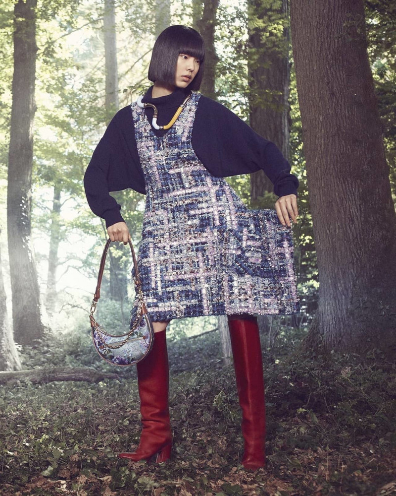 Feng Qisi featured in  the Louis Vuitton advertisement for Autumn/Winter 2022