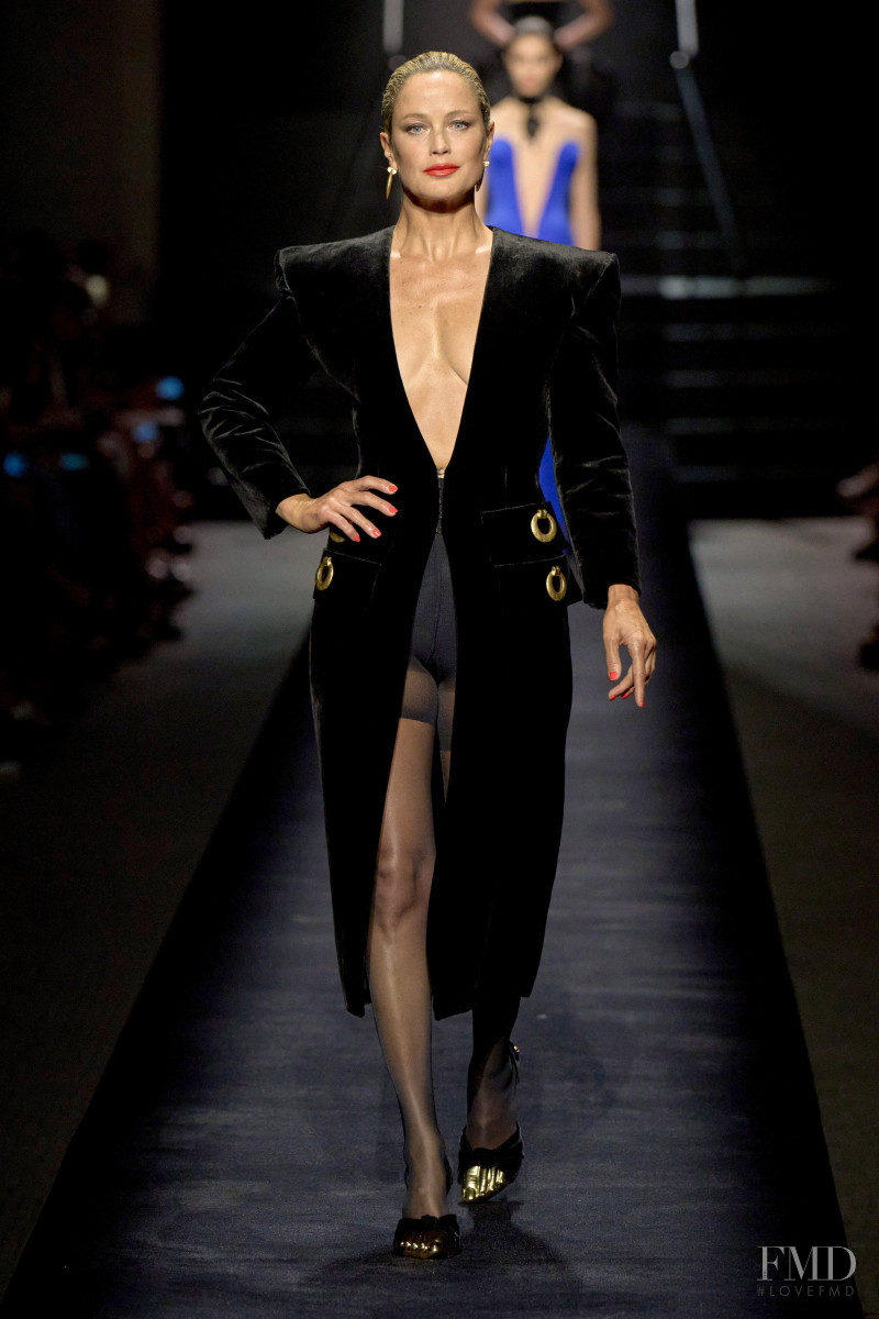 Carolyn Murphy featured in  the Schiaparelli fashion show for Autumn/Winter 2022