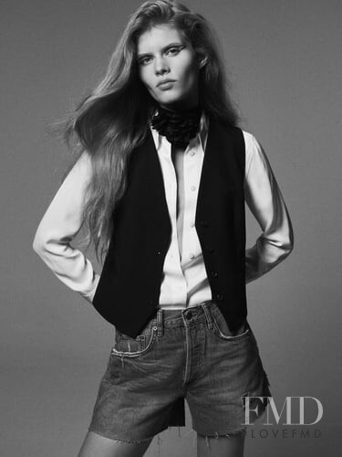 Ida Heiner featured in  the Zara ZW Denim advertisement for Summer 2022