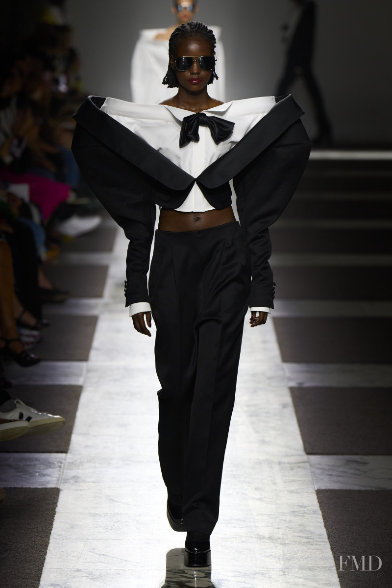 Viktor & Rolf fashion show for Autumn/Winter 2022