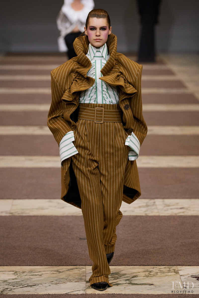 Viktor & Rolf fashion show for Autumn/Winter 2022