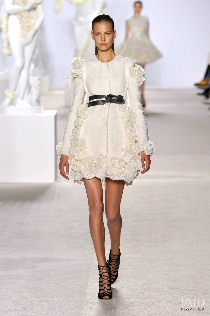 Elisabeth Erm featured in  the Giambattista Valli Haute Couture fashion show for Autumn/Winter 2013