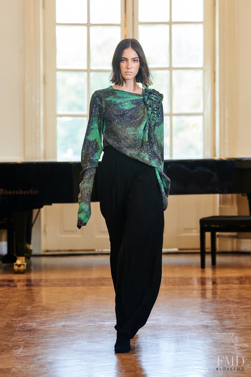 Julia Ardon featured in  the Sandra Weil fashion show for Autumn/Winter 2022