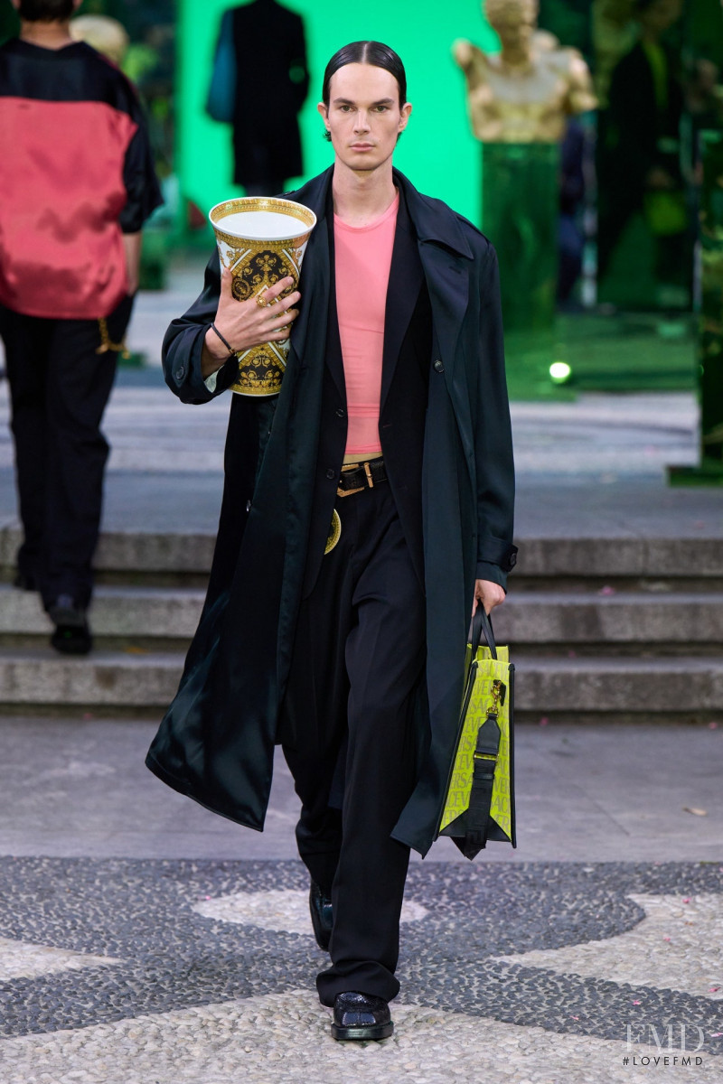 Versace fashion show for Spring/Summer 2023