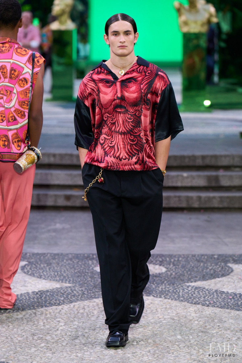Versace fashion show for Spring/Summer 2023