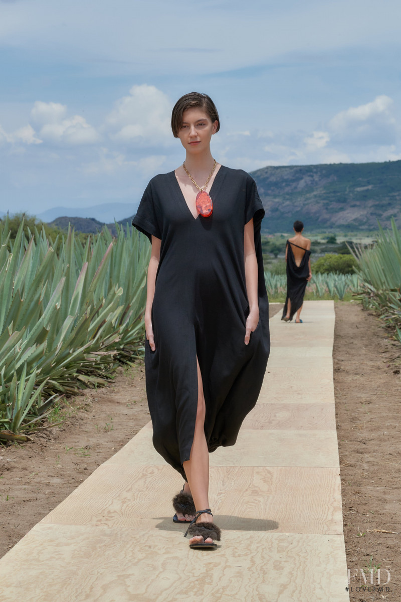 Julia Ardon featured in  the Julia Y Renata fashion show for Spring/Summer 2023