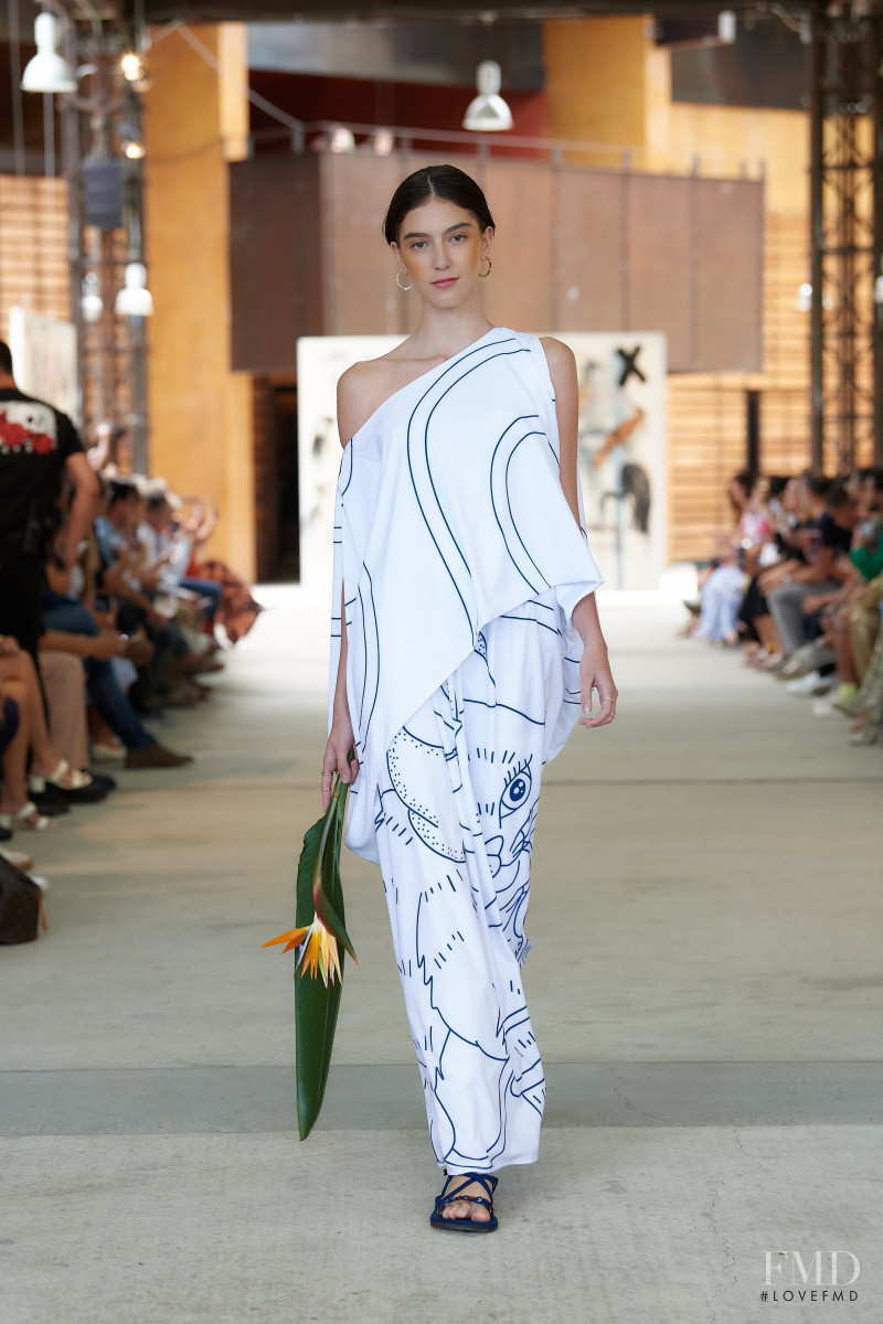 Julia Ardon featured in  the Pompi Garcia fashion show for Spring/Summer 2023