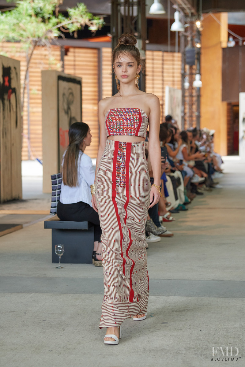 Victoria Villezcas featured in  the Moravy fashion show for Spring/Summer 2023