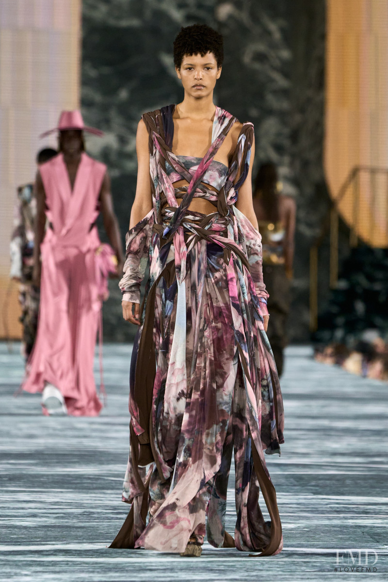 Laiza de Moura featured in  the Balmain fashion show for Spring/Summer 2023