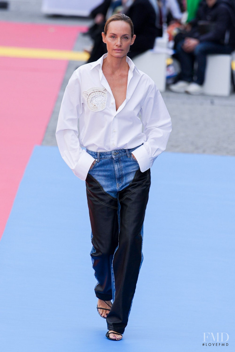 Amber Valletta featured in  the Stella McCartney fashion show for Spring/Summer 2023