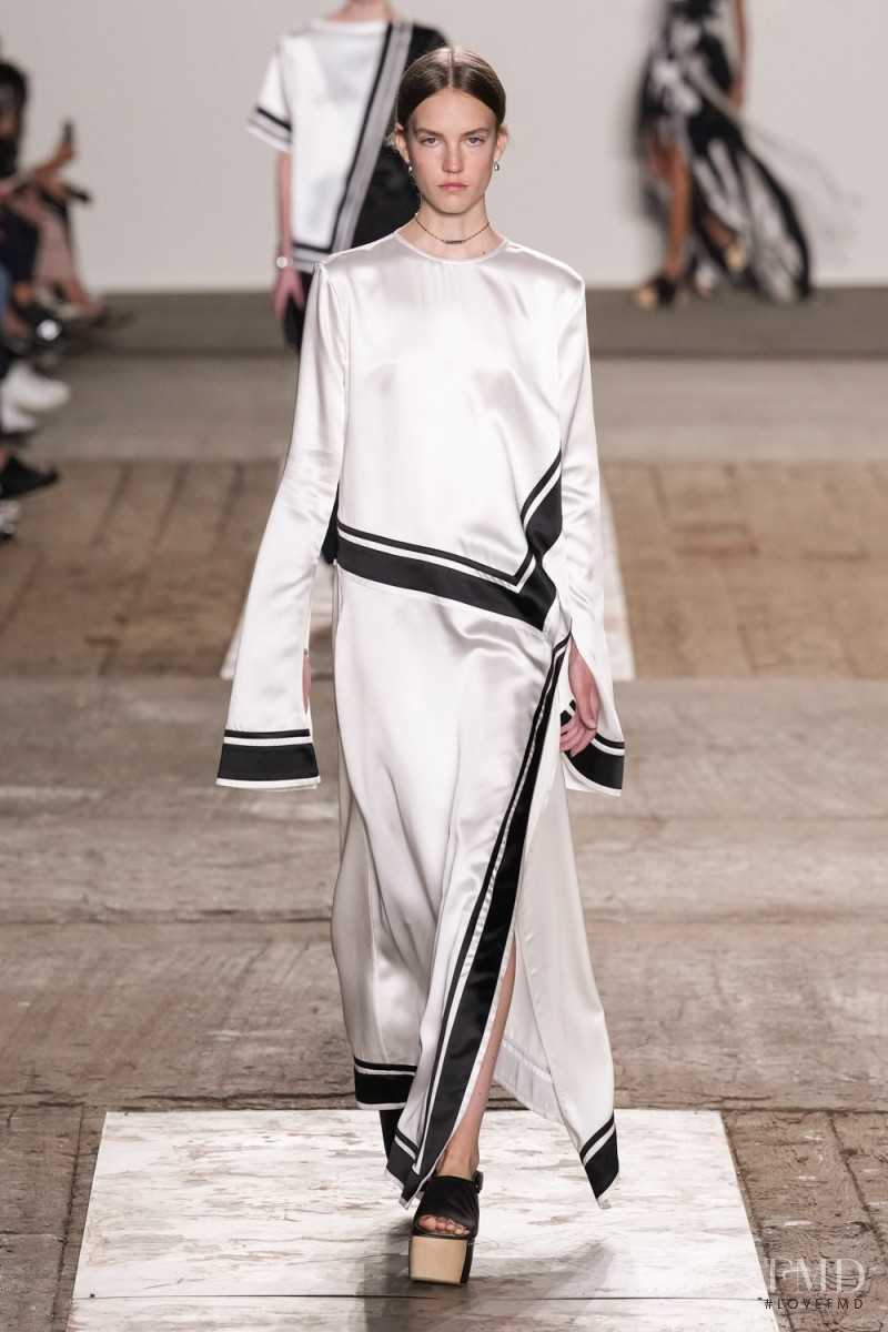 Gwen Weijers featured in  the Ports 1961 fashion show for Spring/Summer 2023