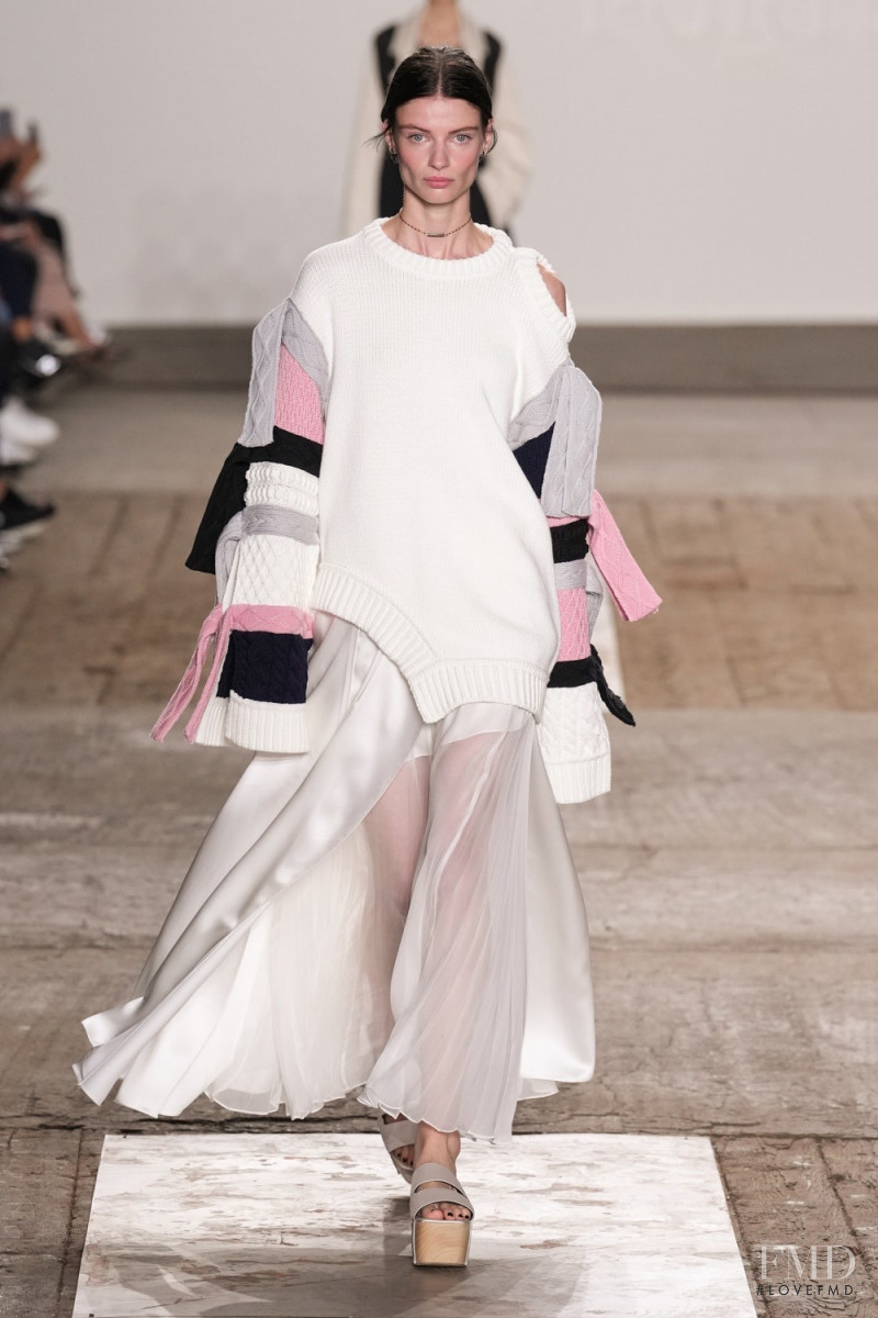 Mila van Eeten featured in  the Ports 1961 fashion show for Spring/Summer 2023