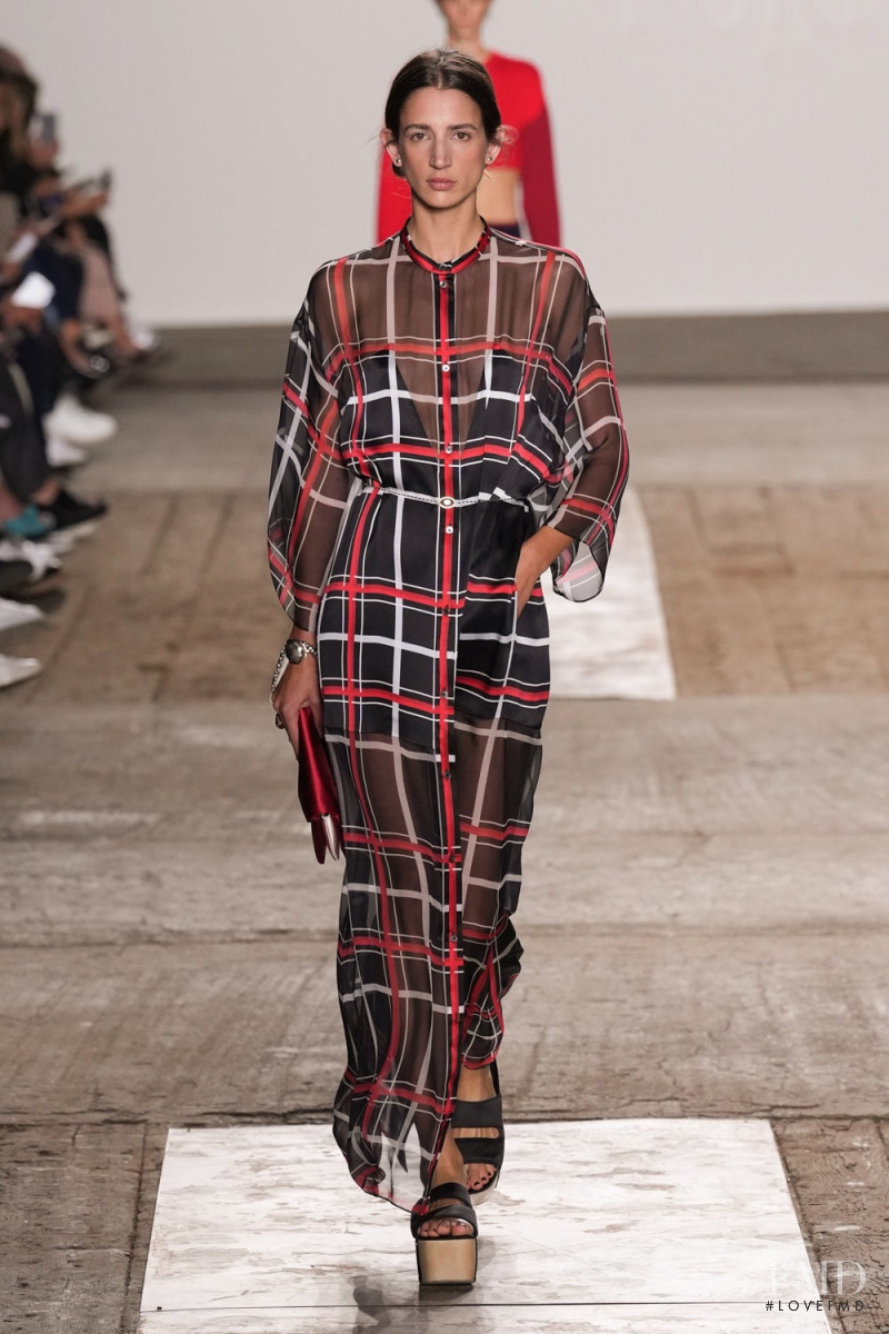 Rachel Marx featured in  the Ports 1961 fashion show for Spring/Summer 2023