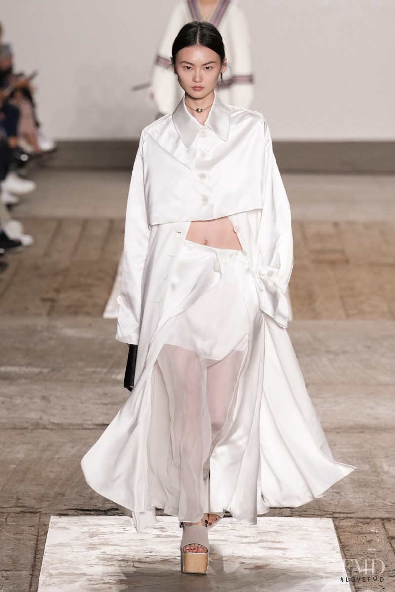 Cong He featured in  the Ports 1961 fashion show for Spring/Summer 2023