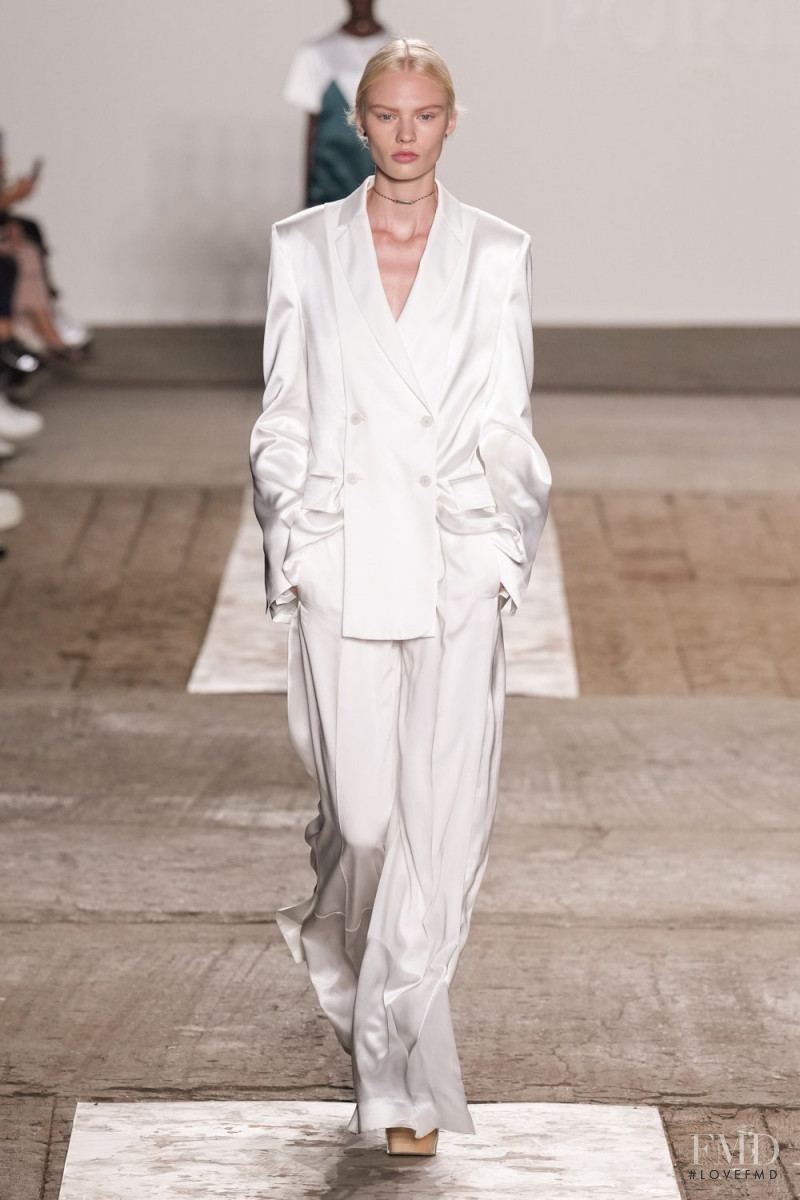 Vilma Sjöberg featured in  the Ports 1961 fashion show for Spring/Summer 2023