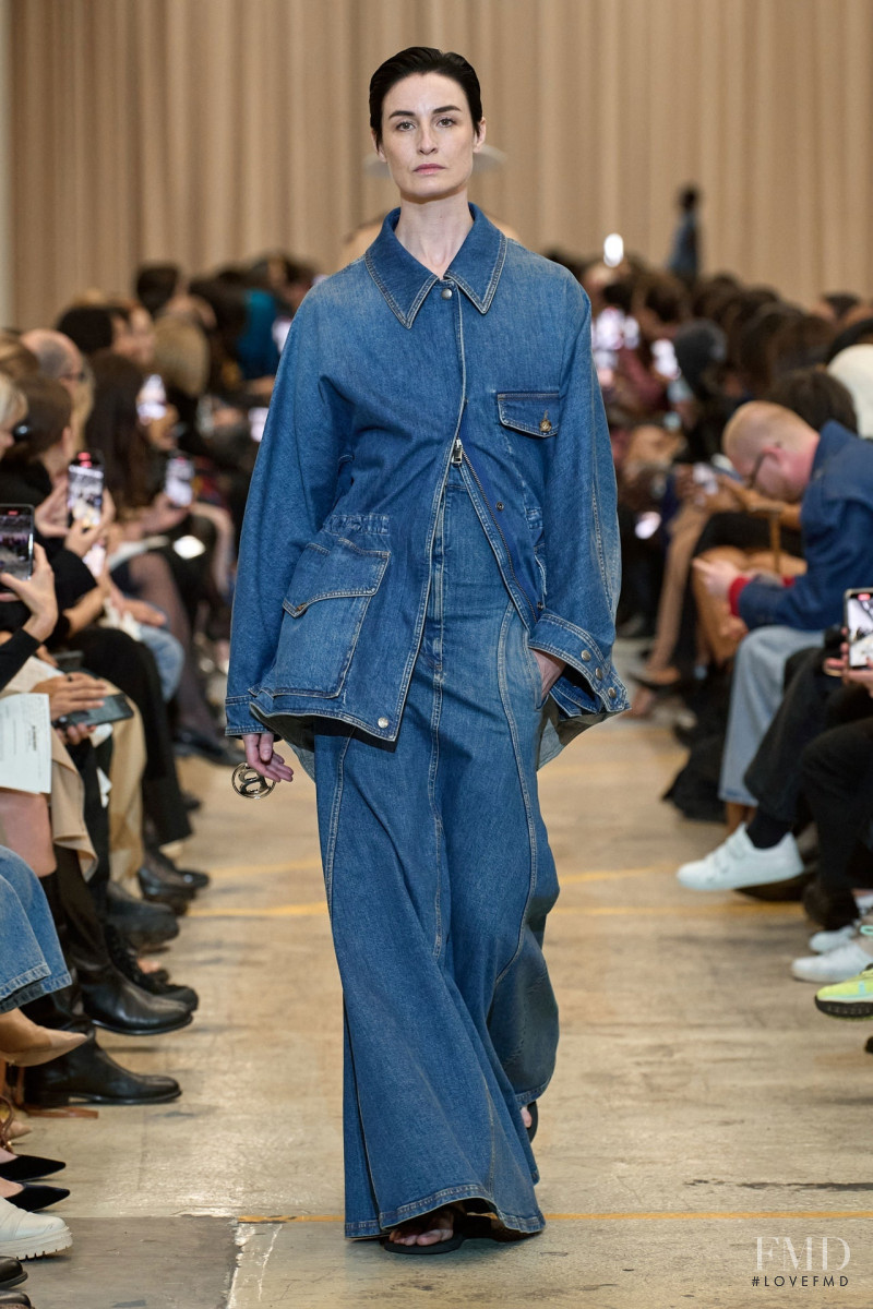 Erin O%Connor featured in  the Burberry fashion show for Spring/Summer 2023