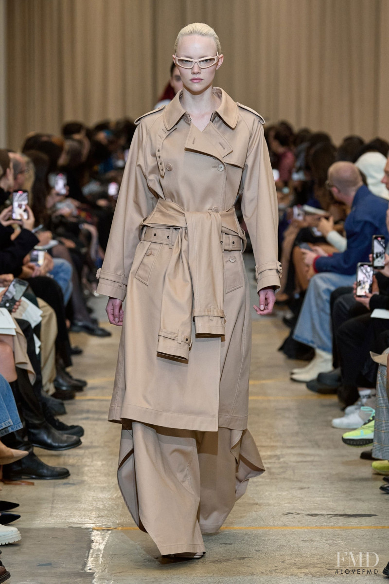 Eline Veltman featured in  the Burberry fashion show for Spring/Summer 2023