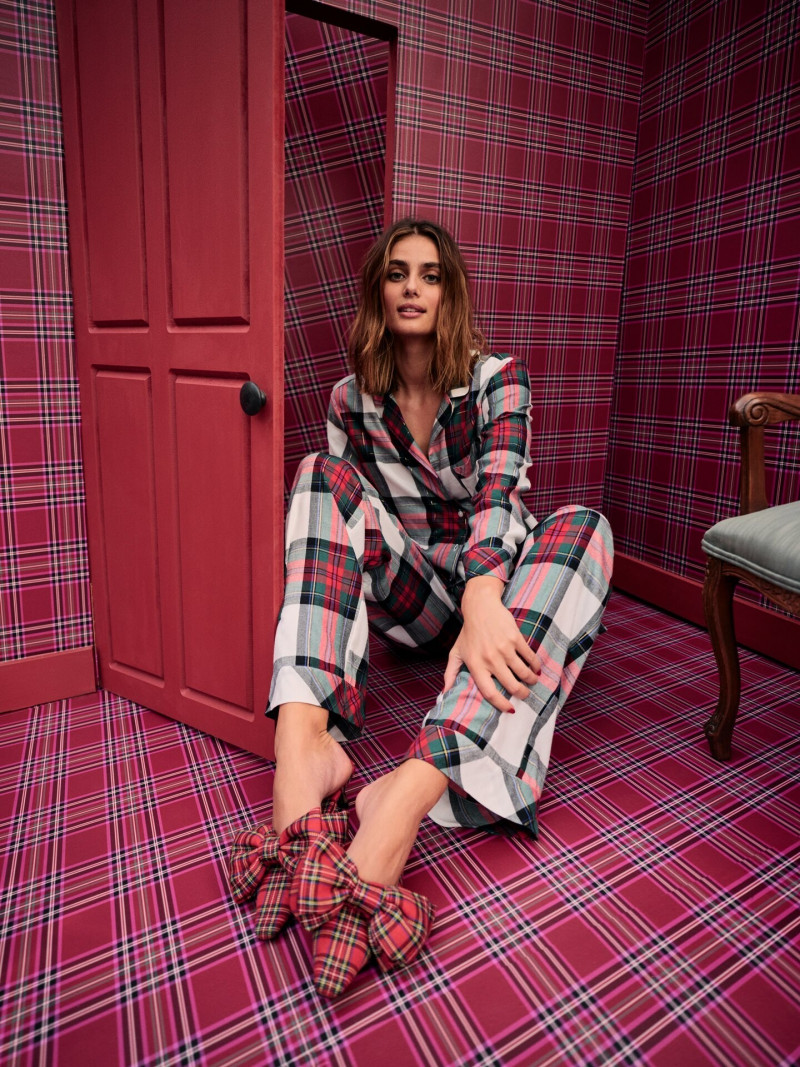 Taylor Hill featured in  the Victoria\'s Secret catalogue for Holiday 2021