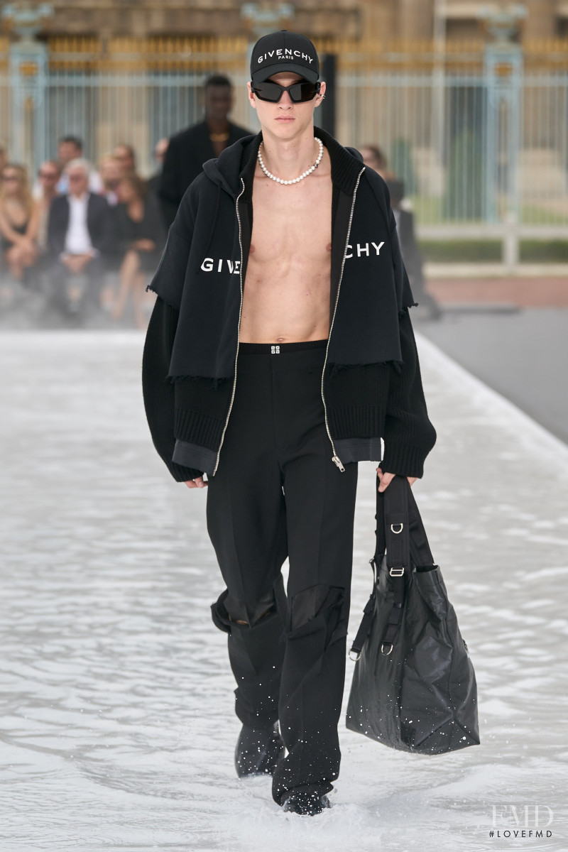 Givenchy fashion show for Spring/Summer 2023