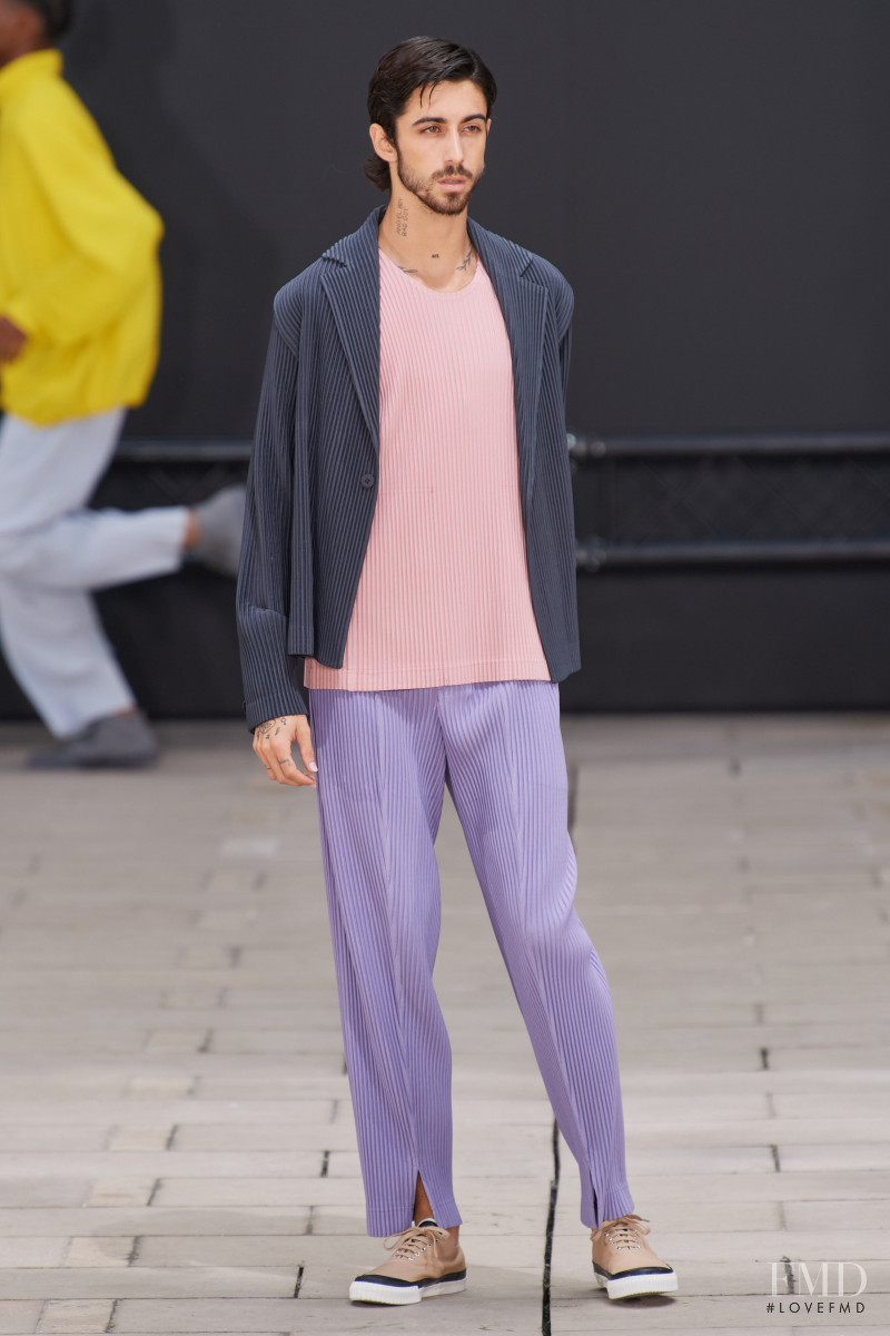 Homme Plissé Issey Miyake fashion show for Spring/Summer 2023