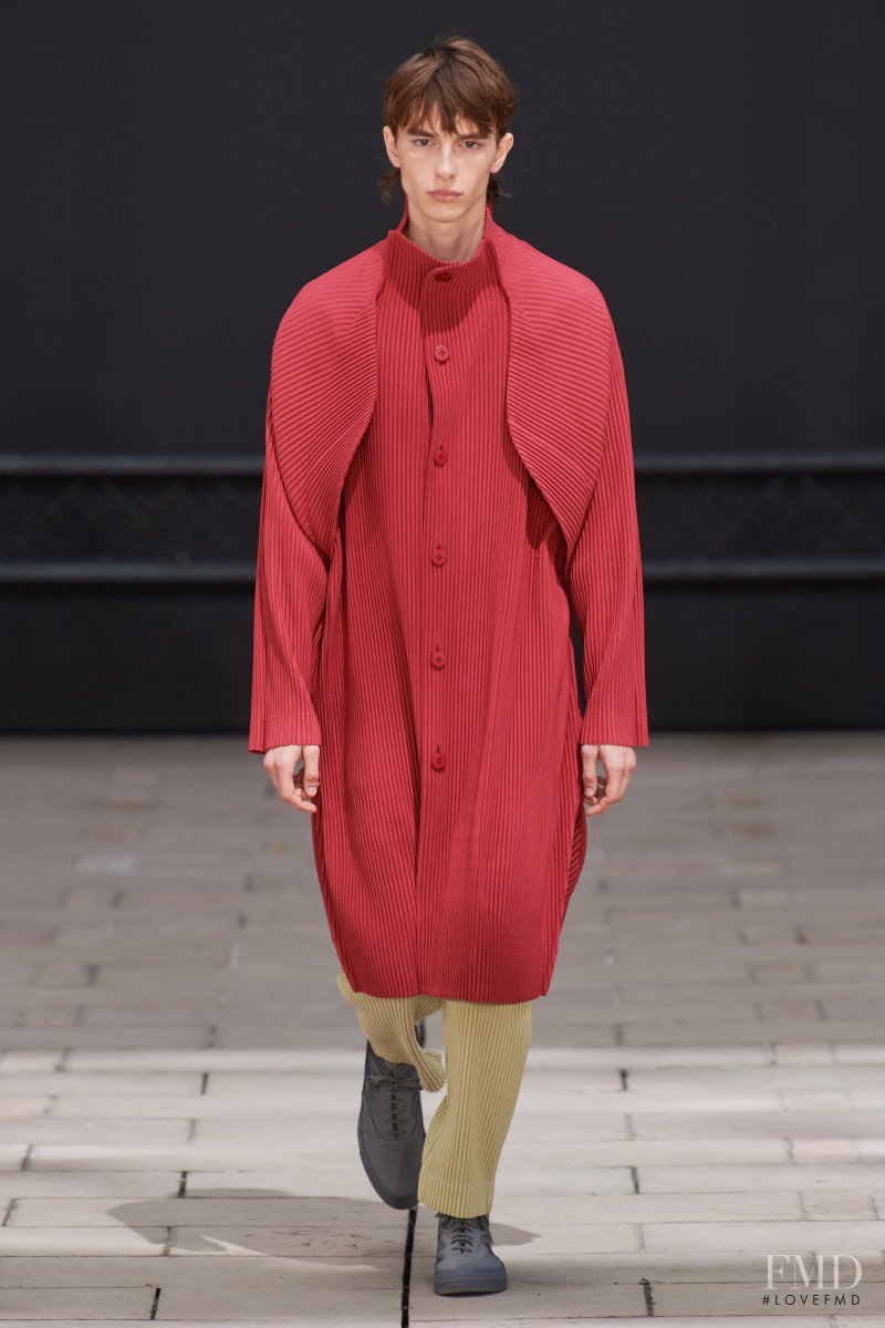 Homme Plissé Issey Miyake fashion show for Spring/Summer 2023