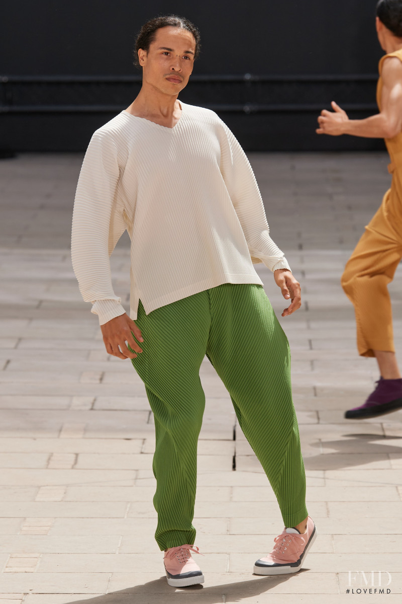 Homme Plissé Issey Miyake fashion show for Spring/Summer 2023