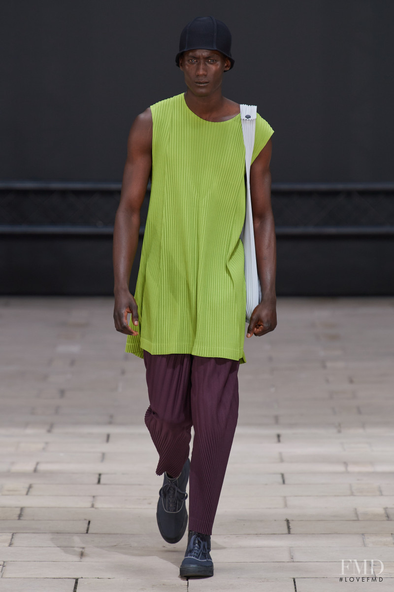 Homme Plissé Issey Miyake fashion show for Spring/Summer 2023