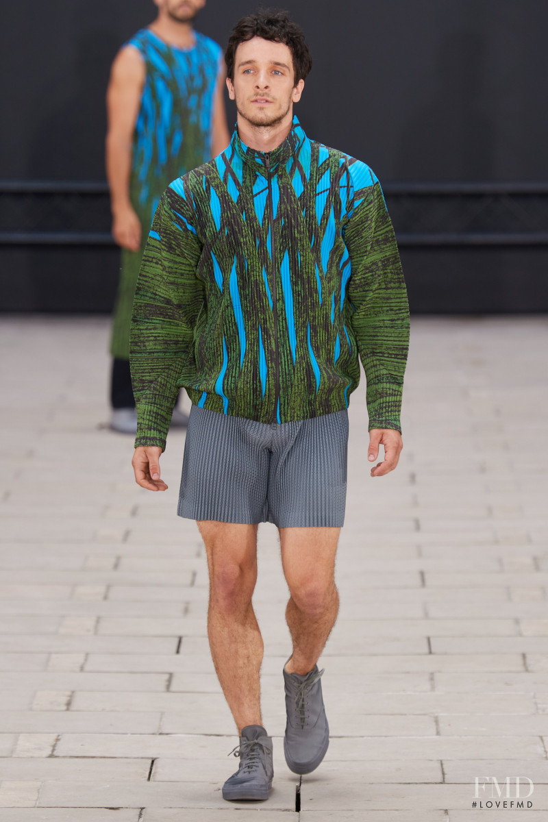 Homme Plissé Issey Miyake fashion show for Spring/Summer 2023