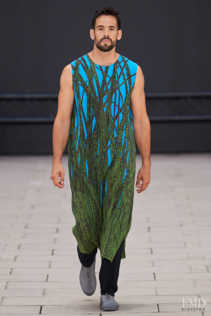 Homme Plissé Issey Miyake fashion show for Spring/Summer 2023