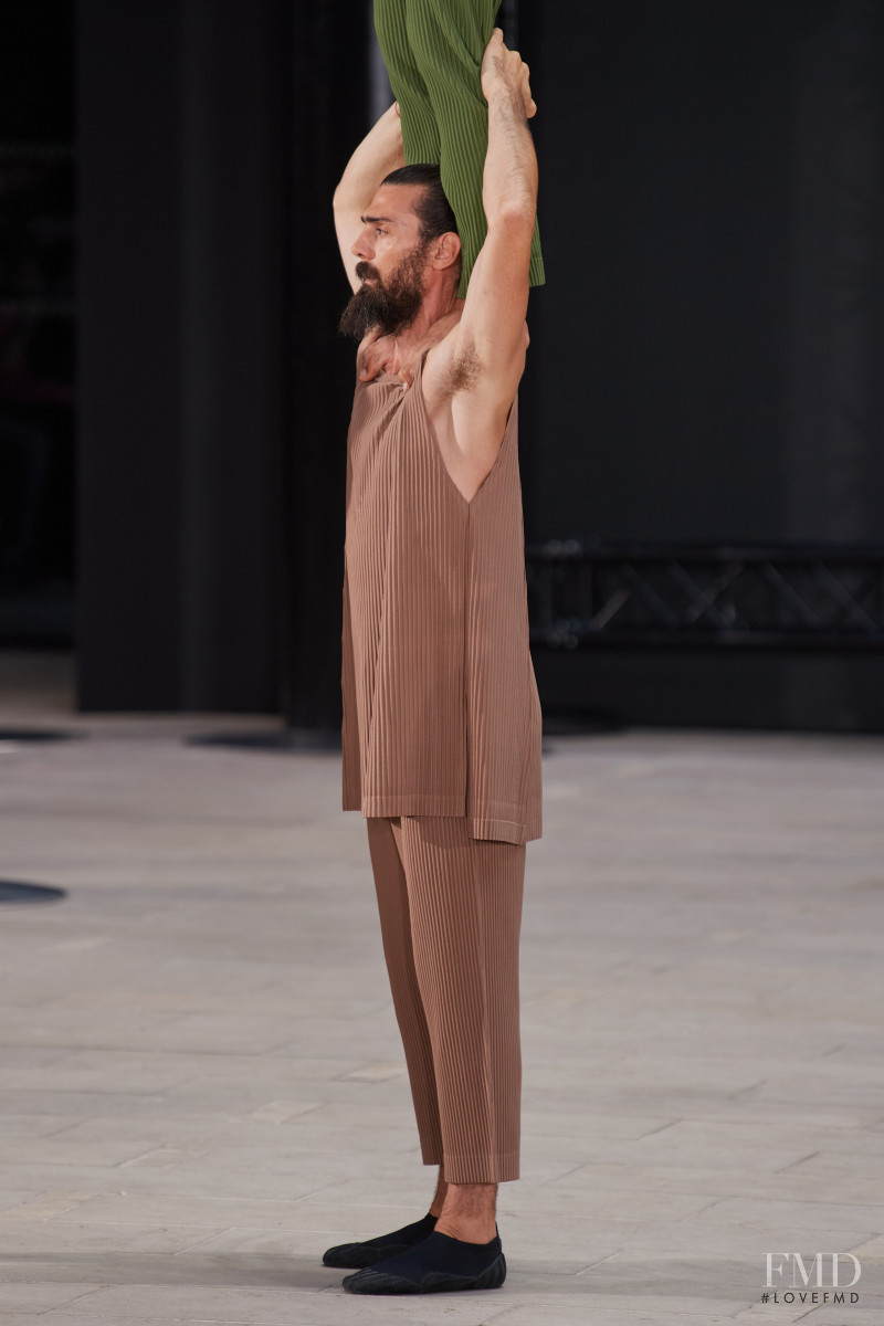 Homme Plissé Issey Miyake fashion show for Spring/Summer 2023