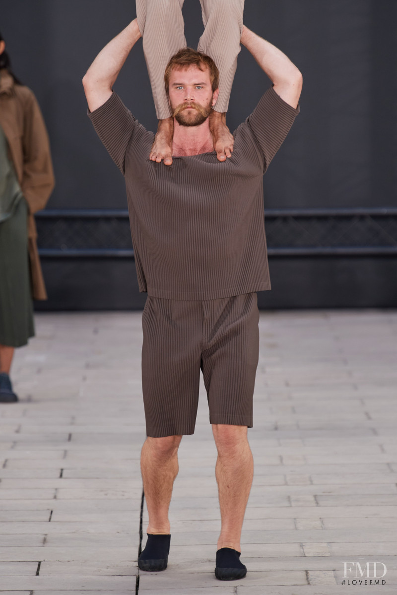 Homme Plissé Issey Miyake fashion show for Spring/Summer 2023