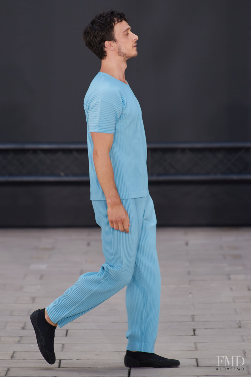 Homme Plissé Issey Miyake fashion show for Spring/Summer 2023