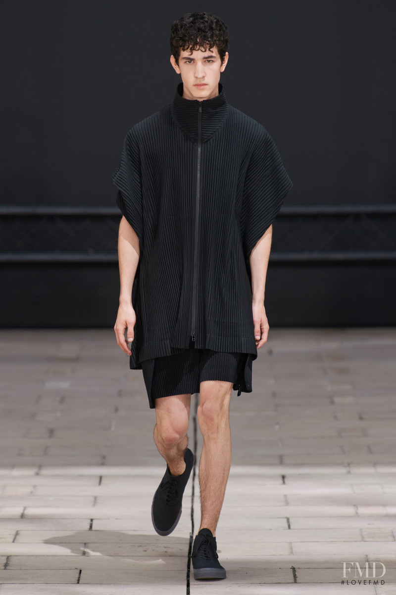 Homme Plissé Issey Miyake fashion show for Spring/Summer 2023